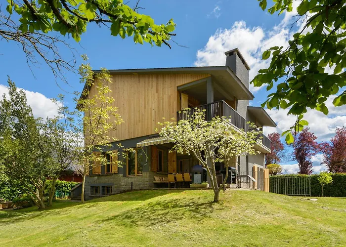 Cinco Vistas Villa *