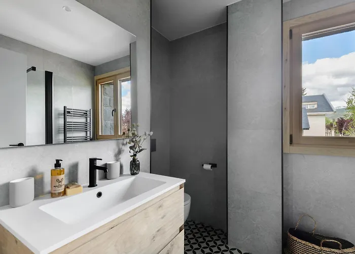 Cinco Vistas Villa *